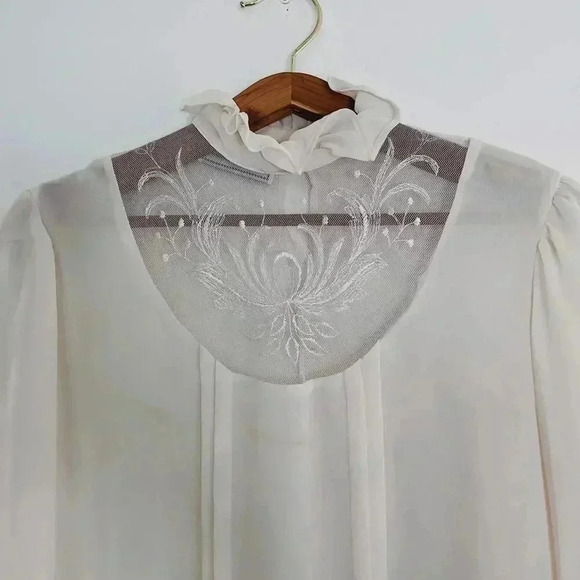 Vintage Hampton Place Off White Embroidered Puffy Sleeve Peasant Blouse Size M - Picture 2 of 7